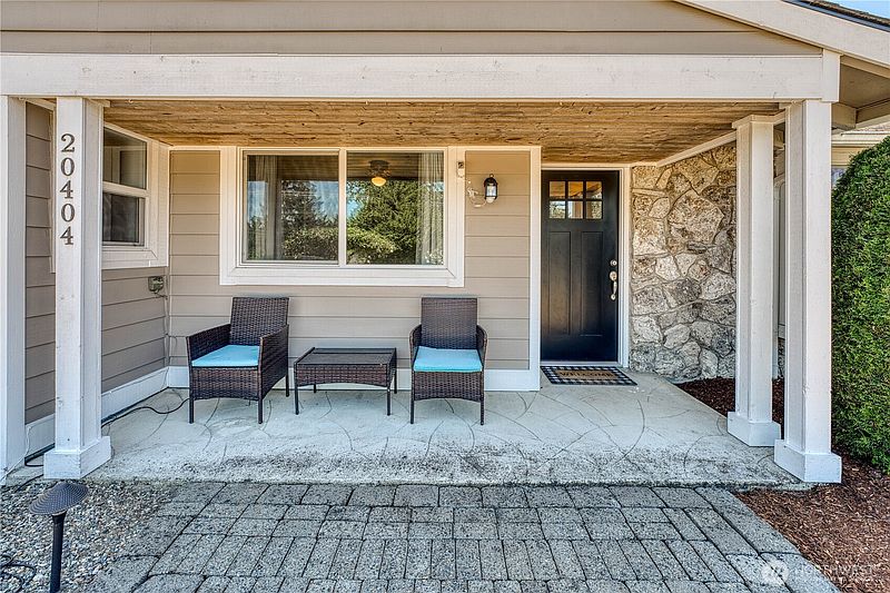 3rd image of 20404 95th Avenue E