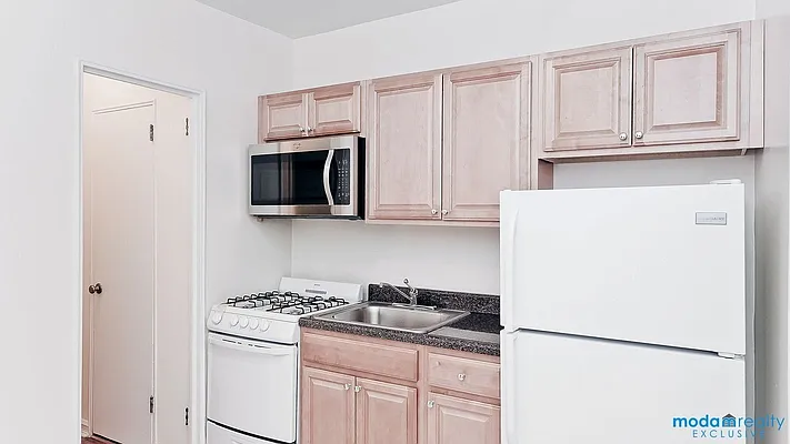 Rented by Moda Realty | media 3