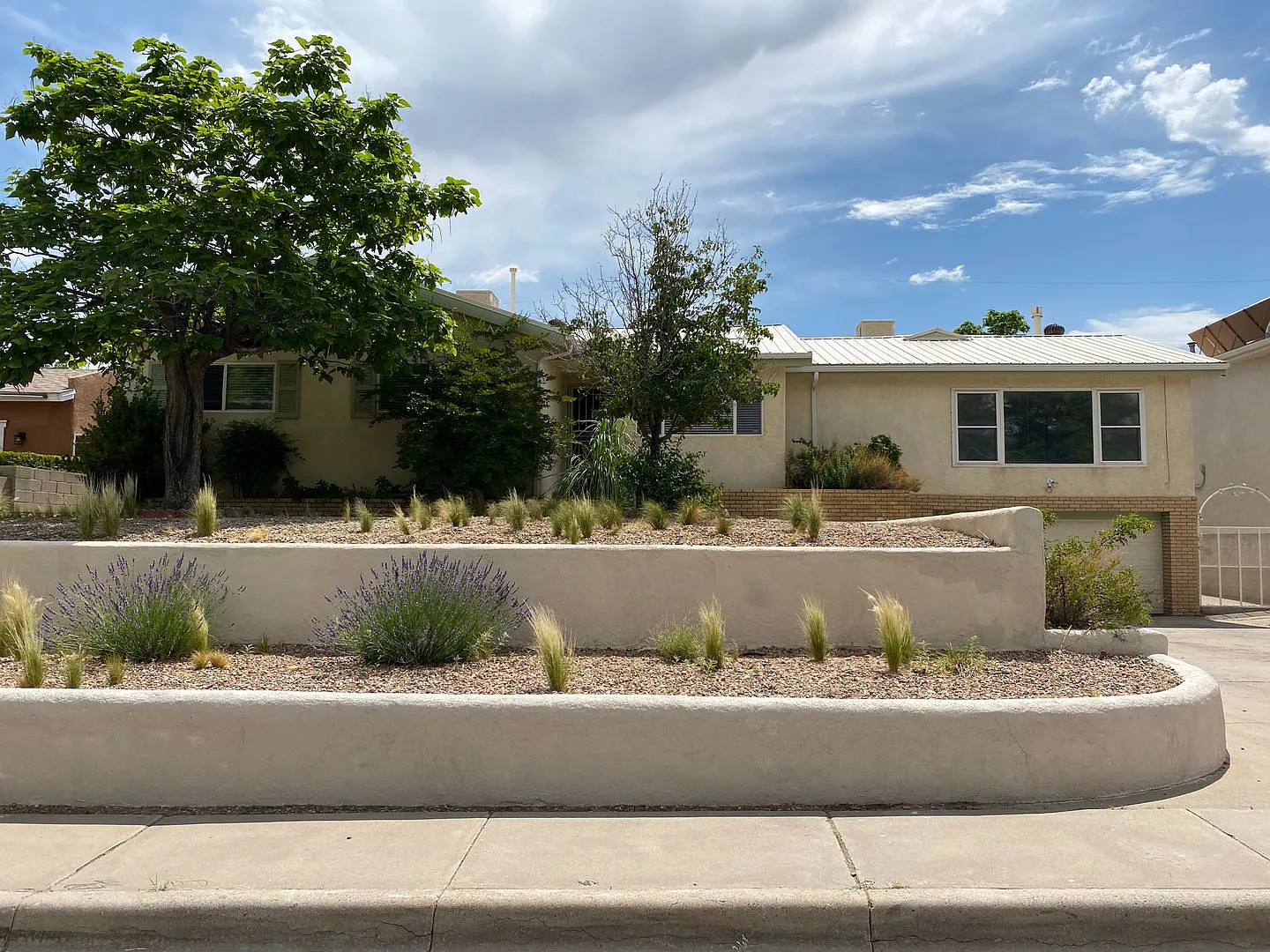 3 Bedroom, 2 Bathroom Home Near Unm & Kafb — Photo 1