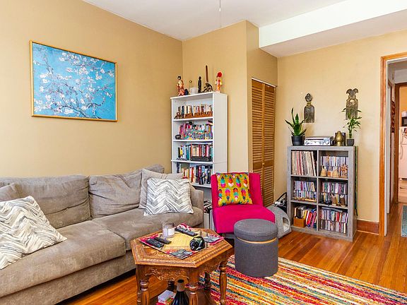 3rd image of 2230 W Belmont Ave #3R