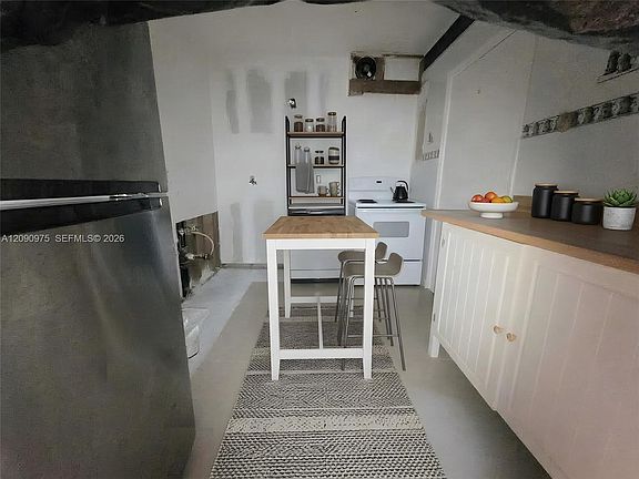 5th image of 2151 NE 68th St APT 209