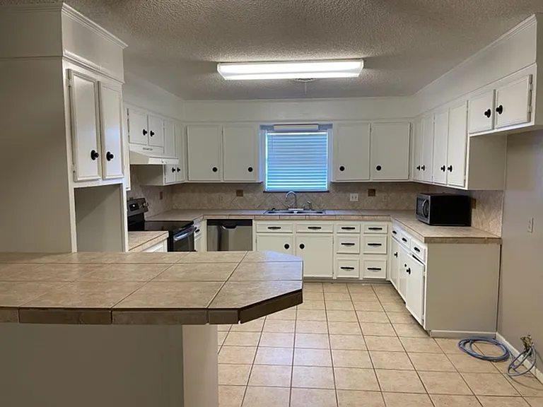 1045 Clark Rd — Photo 10