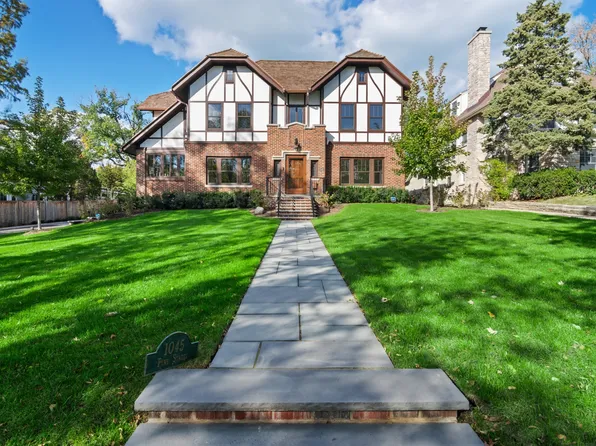 1045 Pine St, Winnetka, IL 60093