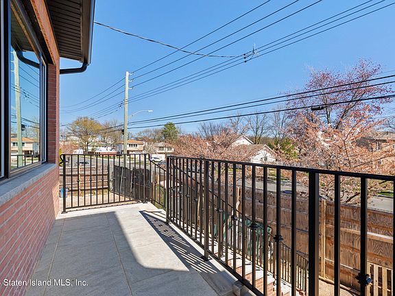 3rd image of 1016 Annadale Rd
