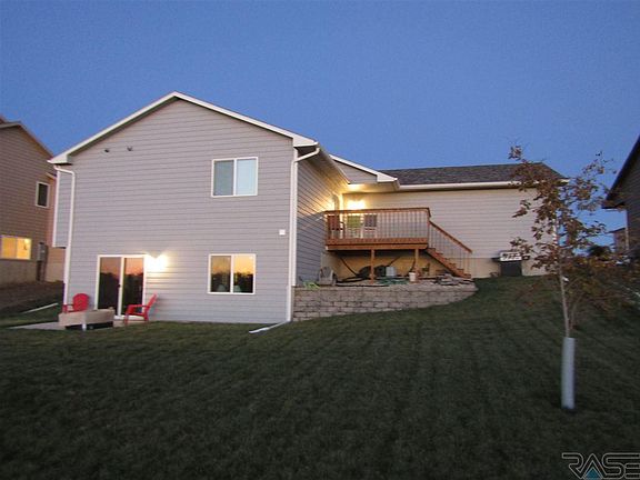 2nd image of 905 Trojan Ave