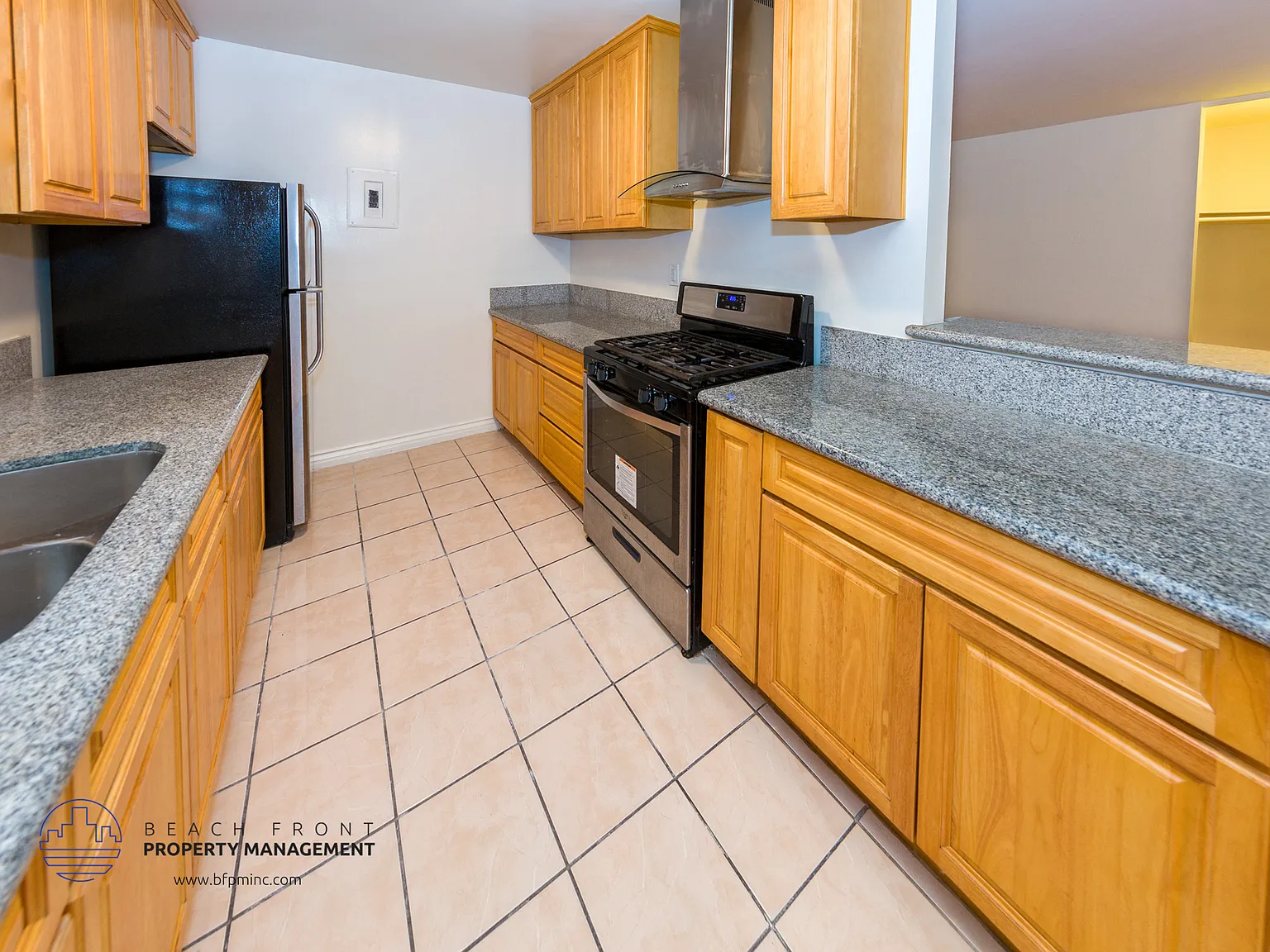 740 S. St. Andrews Place — Photo 1