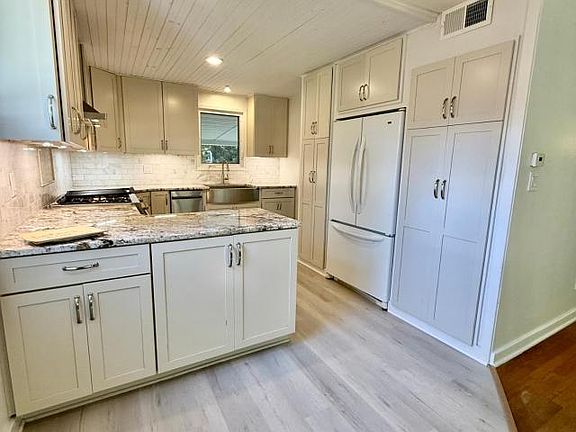 4th image of 117 Church St #1