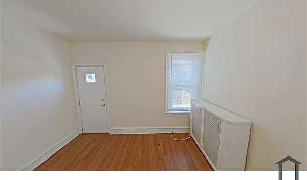 3 bed, $1,600 — Photo 2