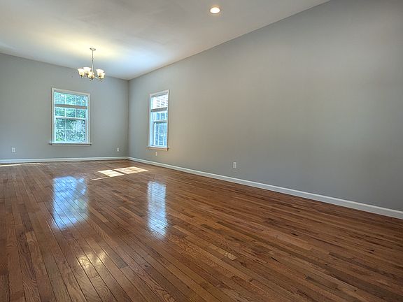 4th image of 1130 Twin Hill Ln