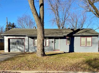 82 Oakdale Ave, Saint Charles, MO 63301