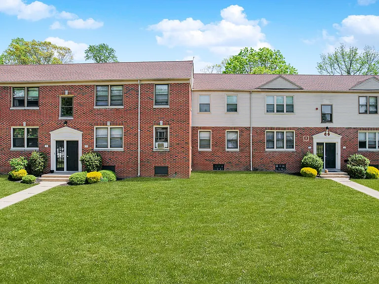 Park Towne Apartments LLC — Photo 15
