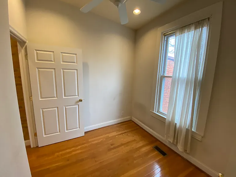 1122 K St NE — Photo 14