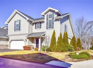 104 Towne Place Dr, Hendersonville, NC 28792