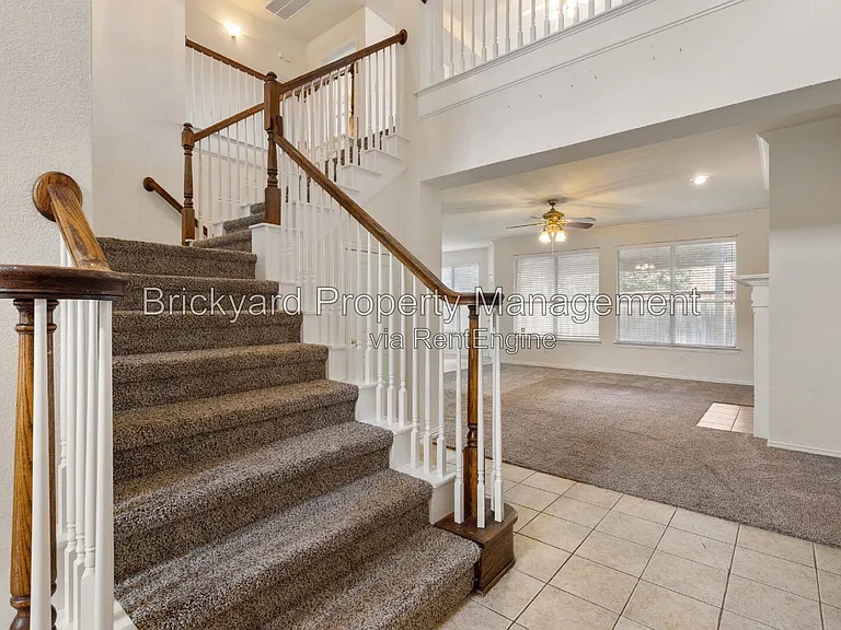 4409 Mitchell Ln — Photo 13