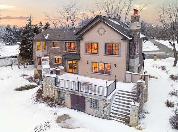 2nd image of 4N531 Chatham Ct