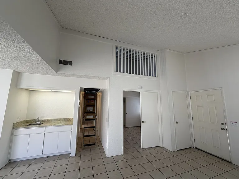 1594 Christopher Ln — Photo 7