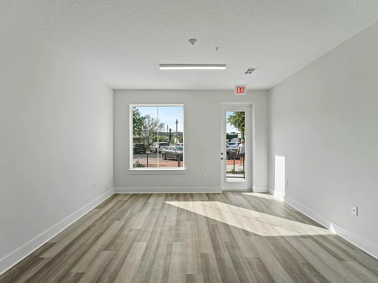 334 Center Lake Ln #334 — Photo 5