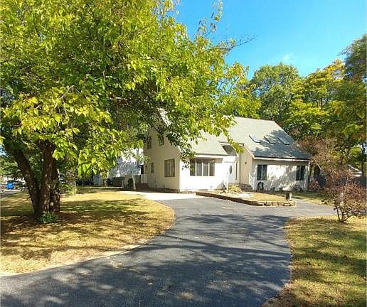 3rd image of 107 Silverwood Ct