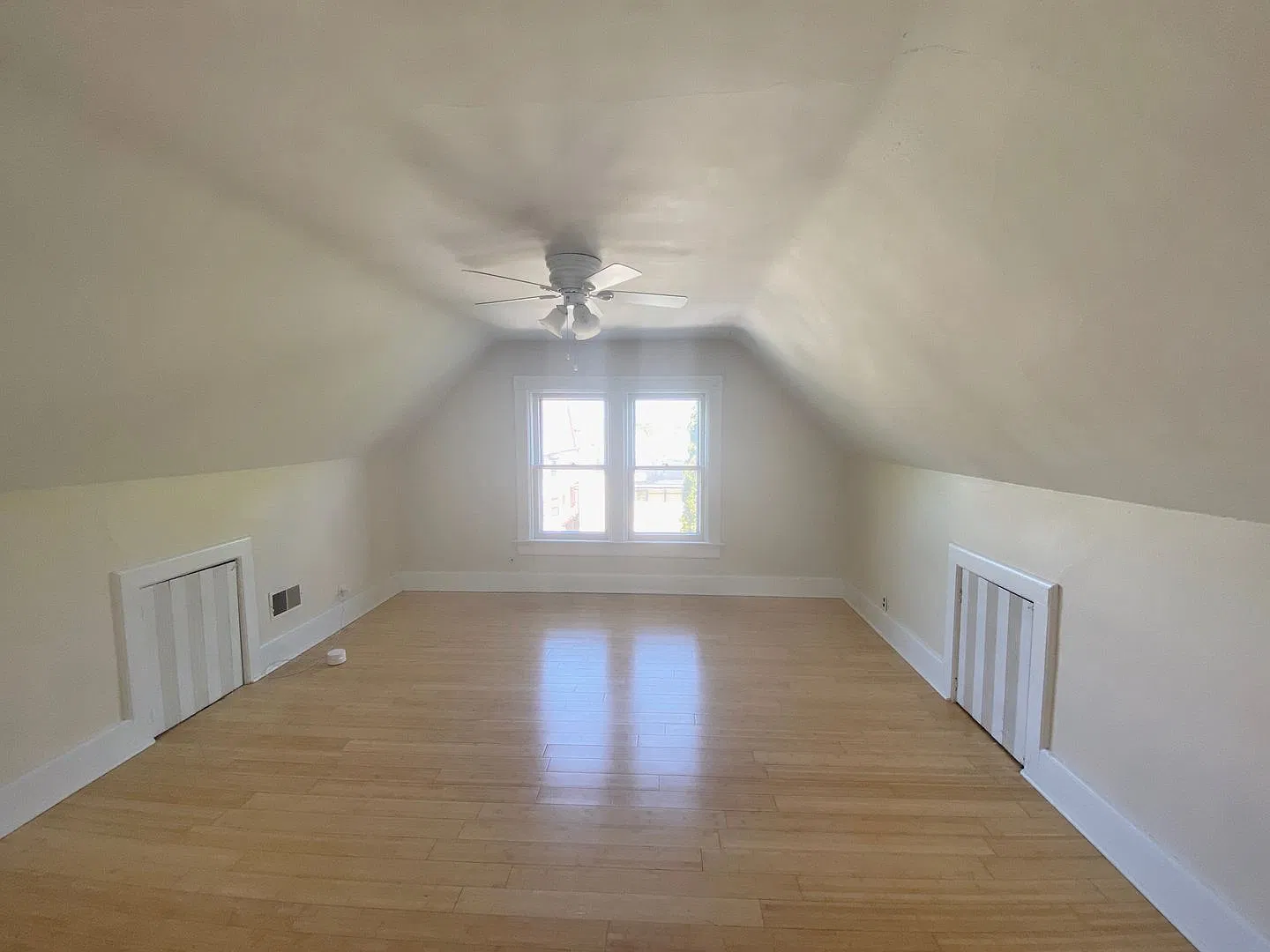 1934 Oakland — Photo 1