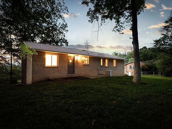 4th image of 3945 Thornton Dr