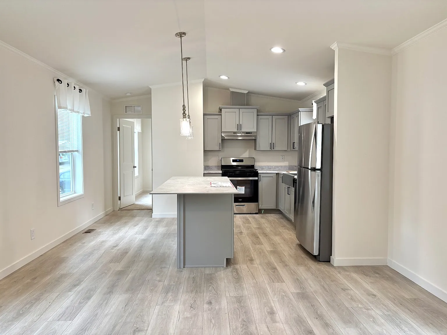 4 bed, 2.0 bath, 1140 sqft, $1,625 — Photo 3