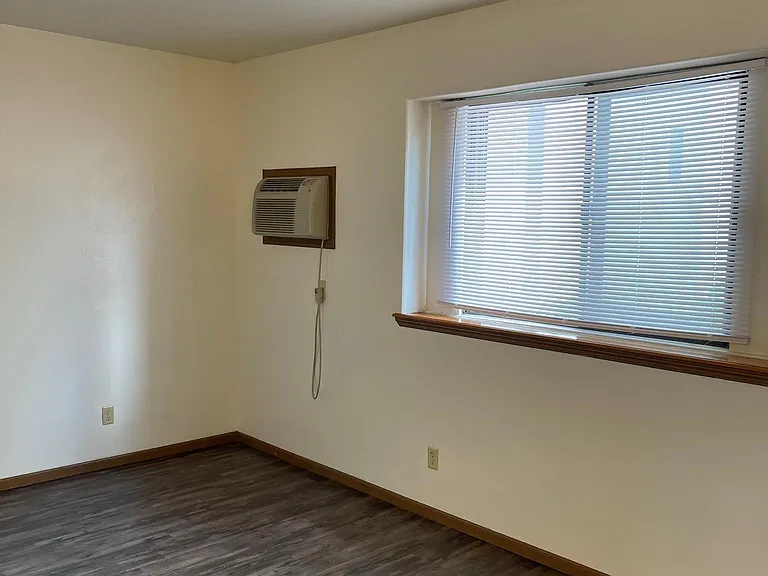 509 S Linn St #3 — Photo 6