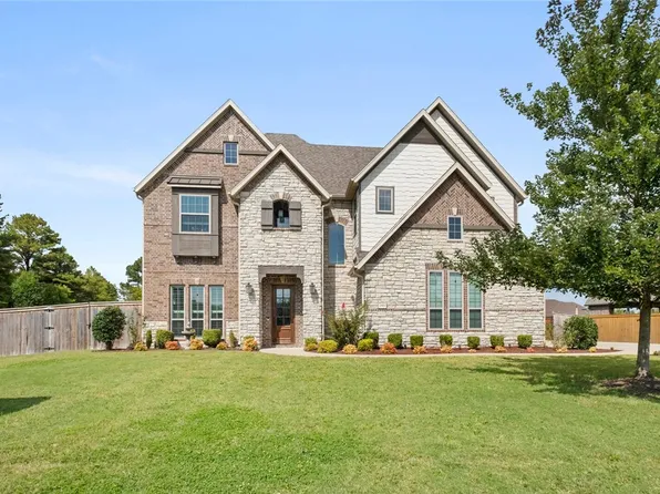 2983 N Harrier Dr, Fayetteville, AR 72704