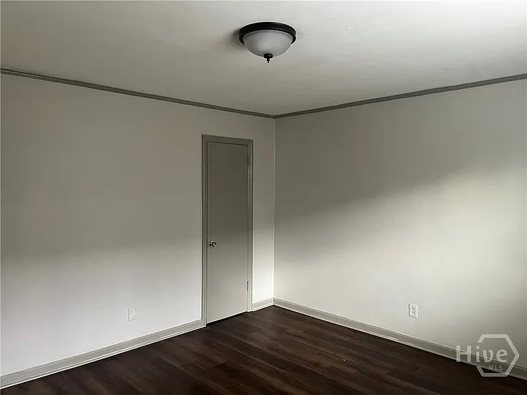 1204 W Victory Dr — Photo 7