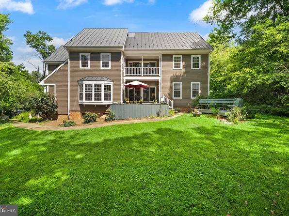 15584 2nd St, Waterford, VA 20197