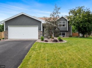 5711 Oak View Ct, Savage, MN 55378