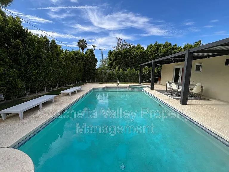 2960 N Cypress Rd — Photo 2