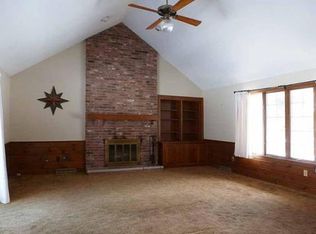 6 Glynn Farms Dr, East Longmeadow, MA 01028