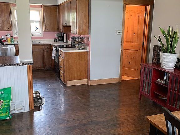 4th image of 204 N Washington St