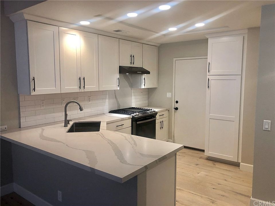 1st image of 33 Breakers Ln