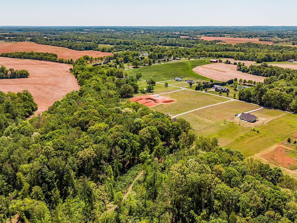 13th image of 237 Lear Rd