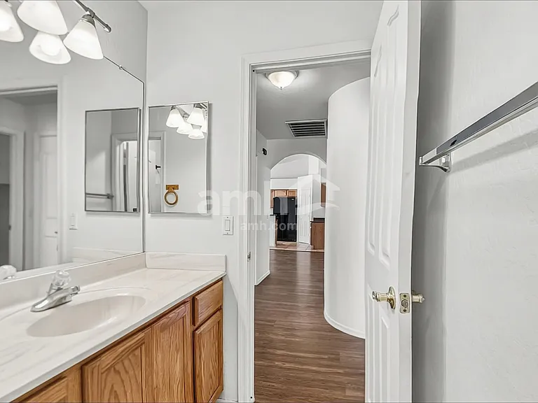 717 W Beth Dr — Photo 13
