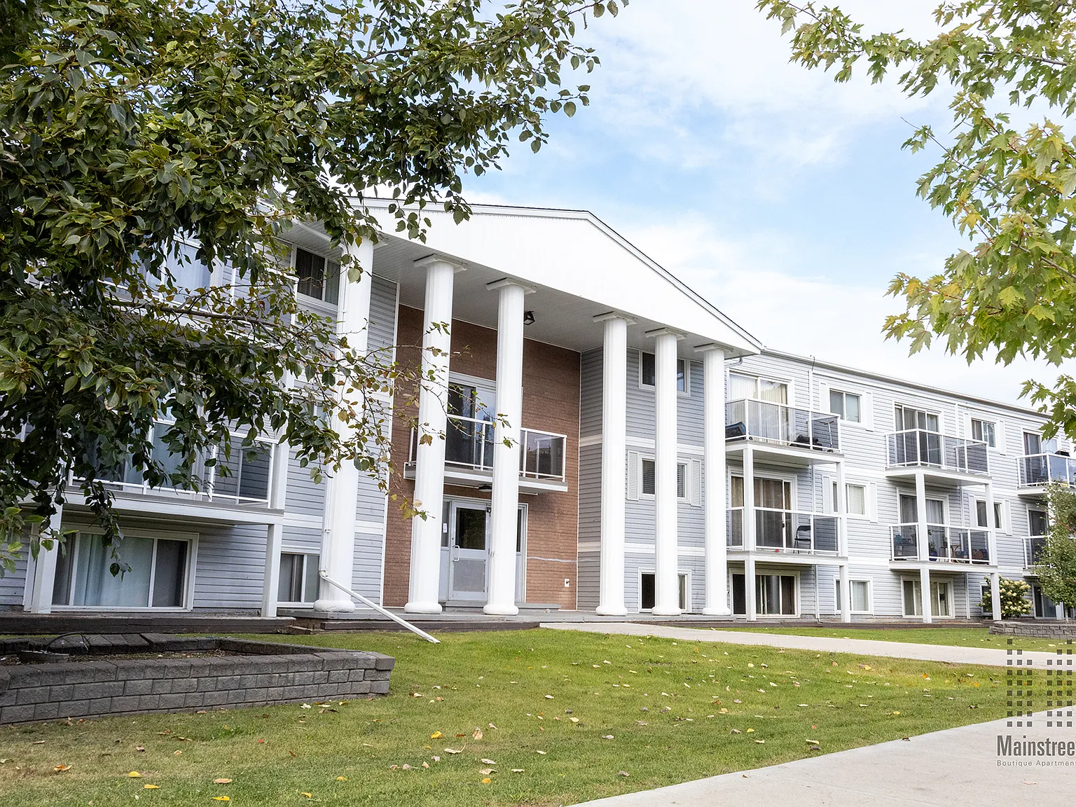 Whitehouse Apartments — Photo 1