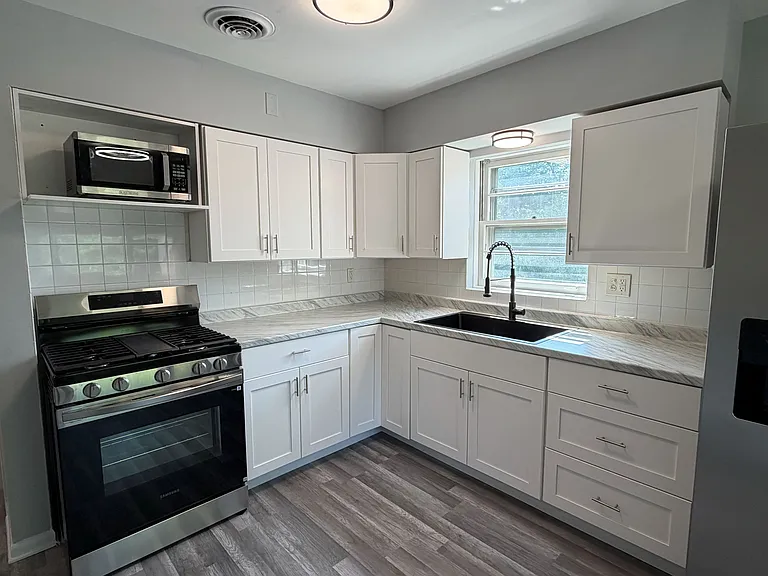 5558 W Wilson Ave #2 — Photo 1