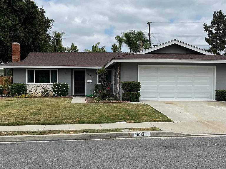 832 Penarth Ave — Photo 2