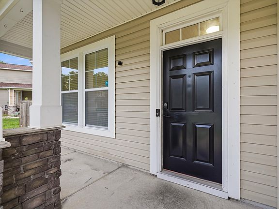3rd image of 222 Oglethorpe Cir