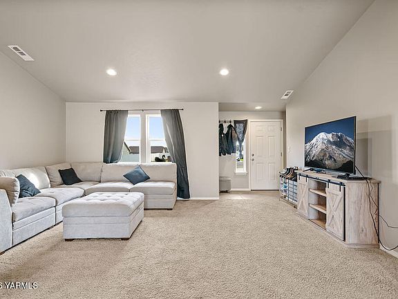 3rd image of 118 Bitters Loop