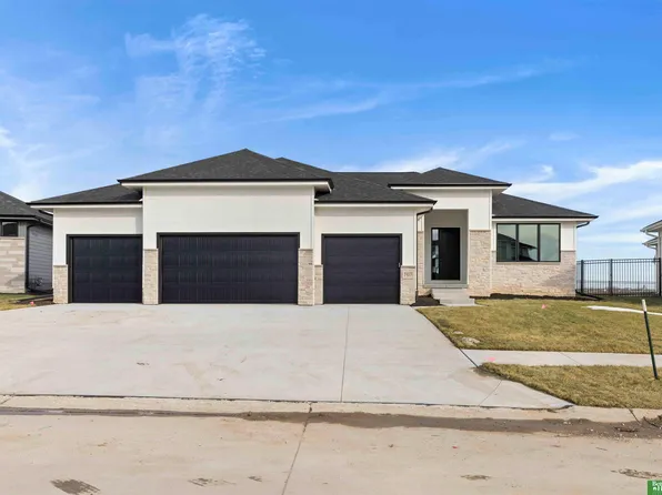 5415 N 196th St, Elkhorn, NE 68022