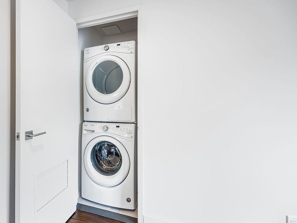 2nd image of 847 Lexington Ave APT 4F