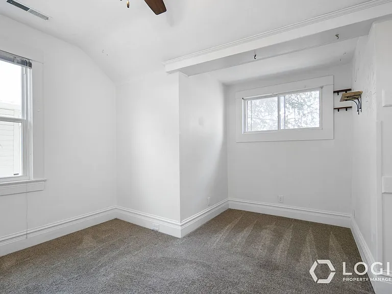 423 S Douglas St #UPSTAIRS — Photo 13