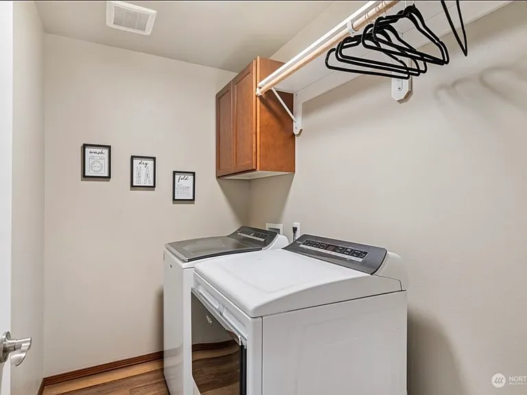 352 Hammond Ln — Photo 6