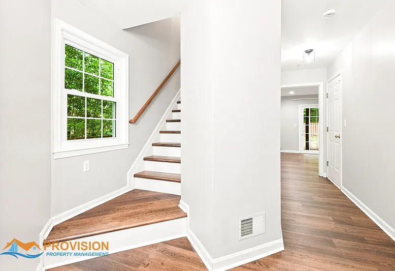 3 bed, 2.5 bath, 2004 sqft, $3,300 — Photo 2
