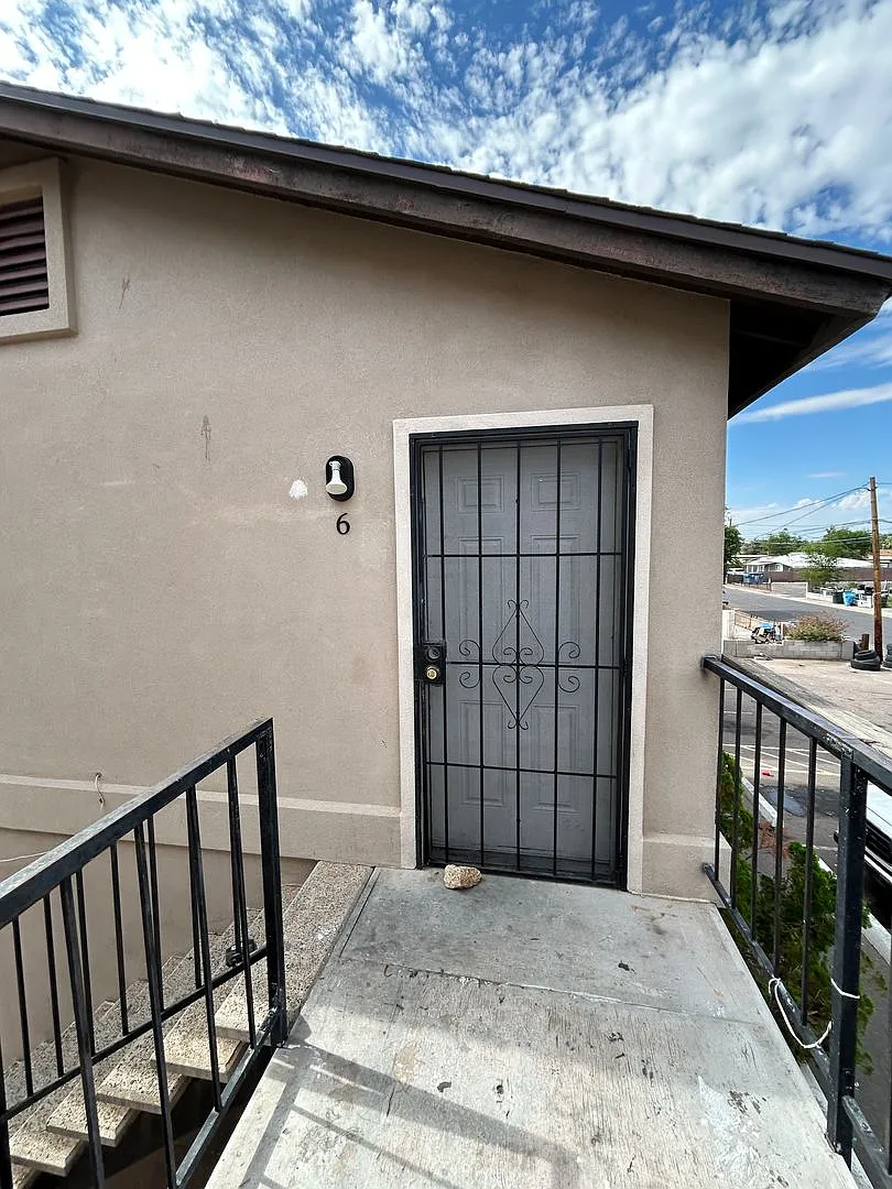 2 Bedroom 1 Bath Phoenix treasure — Photo 3