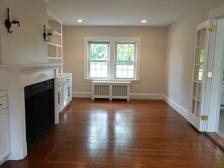 80 Center St — Photo 11