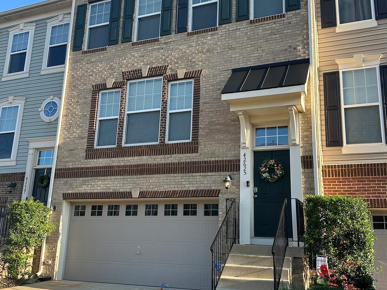 3 bed, 2448 sqft, $3,400 — Photo 3