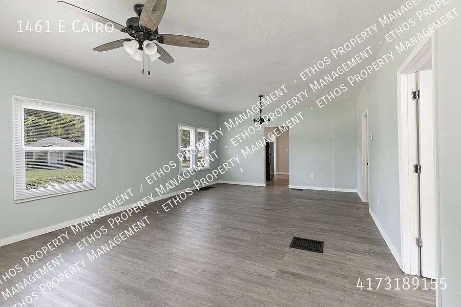 Available now! 3 bed/1 bath near US Highway 65 — Photo 4